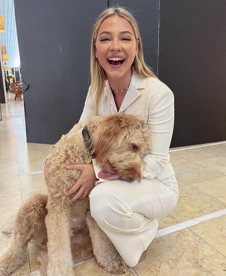 clinepics's tweet photo. madelyn cline with a puppy https://t.co/wM4qA9qPae