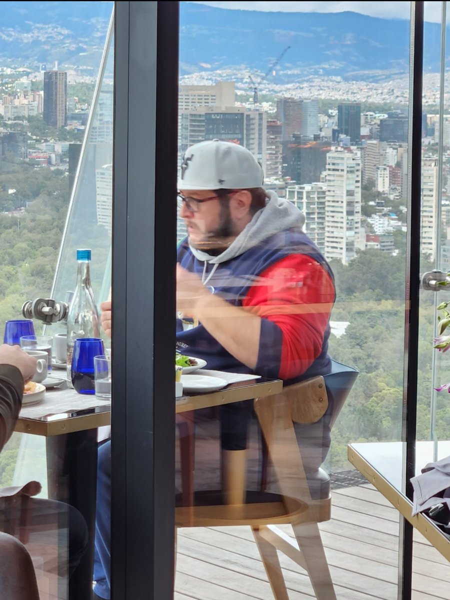 ChairosY's tweet photo. Hilo.
No me lo van a creer...
¿Quién creen que estaba desayunando en el Restaurante Samos del Hotel Ritz-Carlton en la CDMX, hoy?
Les dije que no me lo iban a creer...

Blame it on the Ritz...!
#JoseRatónSalióFino
#ElBodoqueSóloTragaEnElRitz https://t.co/WMpyAXNELt