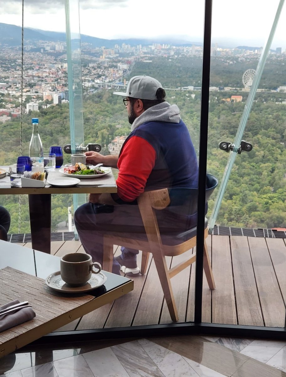 ChairosY's tweet photo. Hilo.
No me lo van a creer...
¿Quién creen que estaba desayunando en el Restaurante Samos del Hotel Ritz-Carlton en la CDMX, hoy?
Les dije que no me lo iban a creer...

Blame it on the Ritz...!
#JoseRatónSalióFino
#ElBodoqueSóloTragaEnElRitz https://t.co/WMpyAXNELt