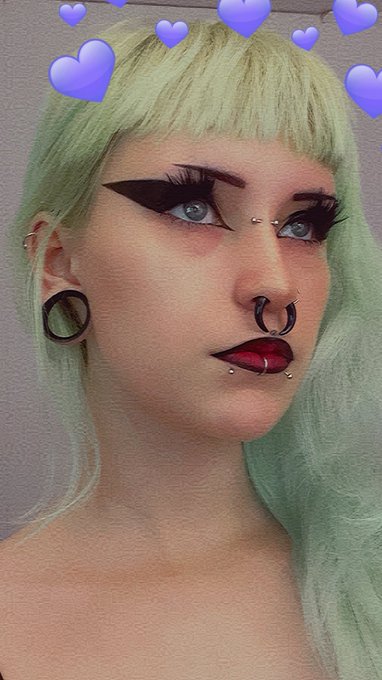 horny :( https://t.co/yaCJd2Mpwz