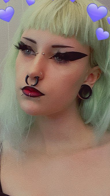 horny :( https://t.co/yaCJd2Mpwz