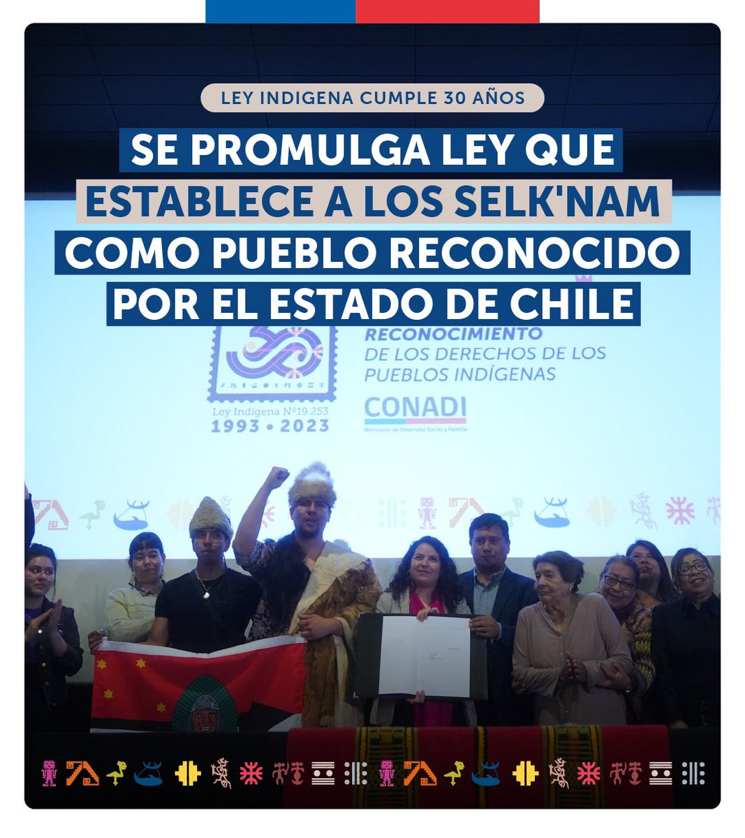 La ministra <a href="/javieratoroc/">Javiera Toro Cáceres</a>, junto al director de <a href="/CONADI_Gob/">CONADI</a> y representantes de todos los Pueblos de nuestro país, promulgó la Ley que reconoce a los Selk’nam como pueblo del Estado de Chile, en el contexto de la conmemoración de los 30 años de la entrada en vigencia de la Ley