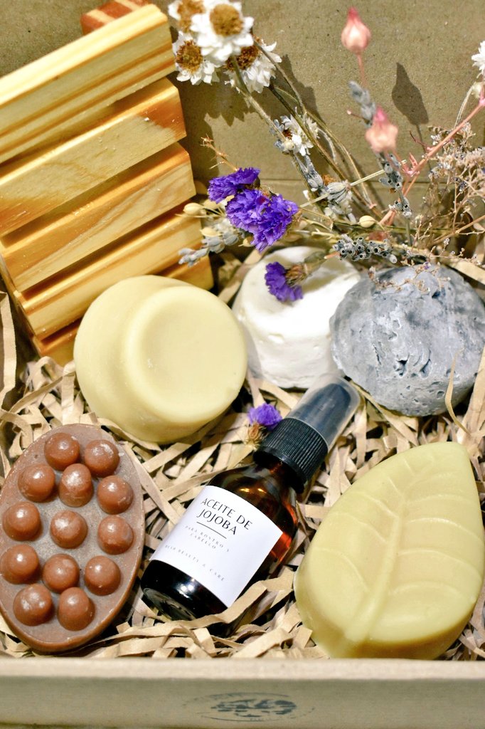 pamemiiorgullo's tweet photo. Hola 🫶🏻 vengo a dejar de nuevo mi emprendimiento🤧
Se llama Mush Beauty, hago cosmética sólida natural y vegana 🍃 posta le pongo todo el amor del mundo me super ayudarían con un retuit o yendo a seguirme si les copa 🍃 💓 https://t.co/XJm1dKKxTY