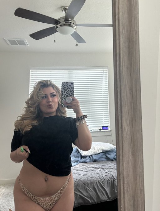 mirror selfies >> https://t.co/rEFy7BceV7