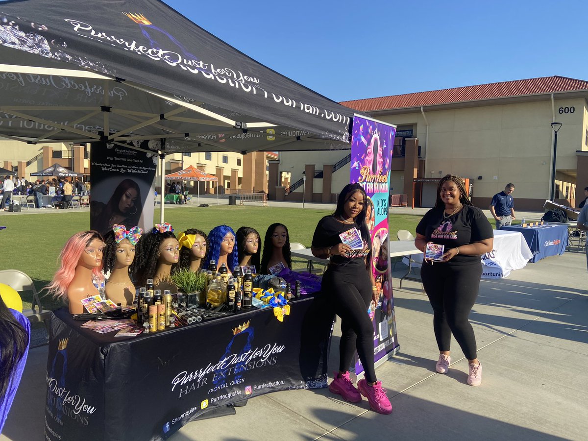 OVHS_Guidance's tweet photo. OV College &amp; Career Fair 🧡 Shout out to our wonderful College &amp; Career Tech,  Mrs. Duran for setting up our fair! So many schools, careers, tacos and Kona Ice! @OrangeVistaHS @BetterMakeRoom @RCECUS https://t.co/YKSac7Qvac