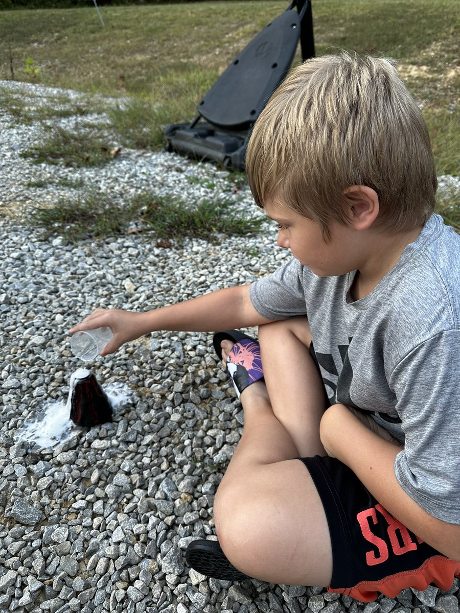 kickbackphotos's tweet photo. Was fun exploring these activities! #abacusbrands #sciencekits #virtualreality #educationaltoys #toyoftheyear #dinosaurs #crystals #volcano #solarsystem #Tryazon https://t.co/NlVtoflVoA