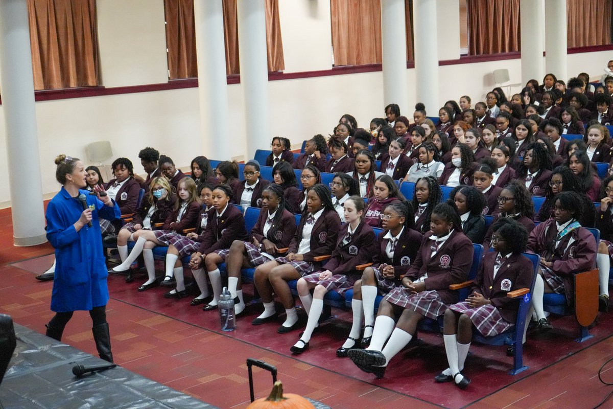 AirLiquideUSA's tweet photo. Air Liquide hosted @K8theChemist at @YWCPAHISD today to celebrate #InternationalDayOfTheGirl w/ live-action science experiments, highlighting the importance of #womeninSTEM. We're still feeling the energy!!

#GirlsBreakingBarriers #CitizenAtWork #GirlsInSTEM https://t.co/5iByZHHw2V