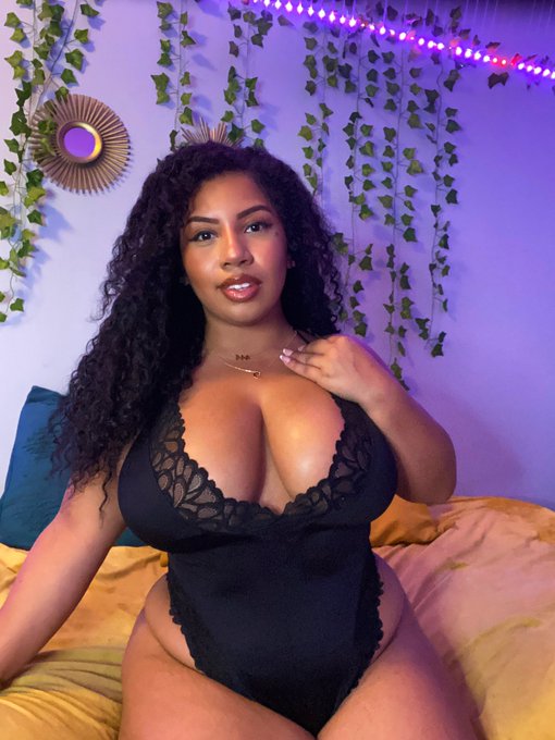 Every kind of way 🦋🖤 https://t.co/XtoRMnGMK6