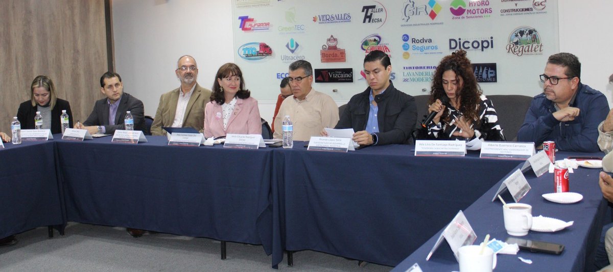 Agradezco a la <a href="/Dgo_Canacintra/">Canacintra Durango</a> su invitación  al informe de resultados del Tercer Congreso Nacional de Mujeres Industriales.

¡Felicidades a su presidente, Eduardo Rodríguez!