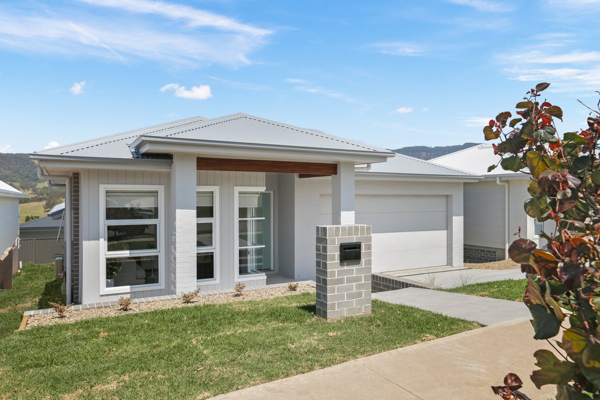 🏡Step into a new dimension of living in our stunning Split Level Display Home at Calderwood, the only Split Level House Design on display in the Illawarra, Shoalhaven and Southern Highlands!
On Display for limited time - Book your exclusive viewing today!
calendly.com/sales-james/sp…