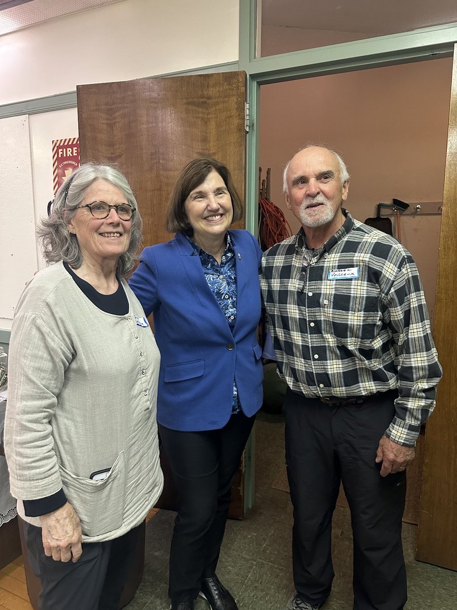 CindeWarmington's tweet photo. What an energetic crowd in Chocorua  this evening! From our biggest cities to our smallest towns we are building a grassroots campaign for all Granite Staters #NHPolitics https://t.co/6Zlisuz1hQ