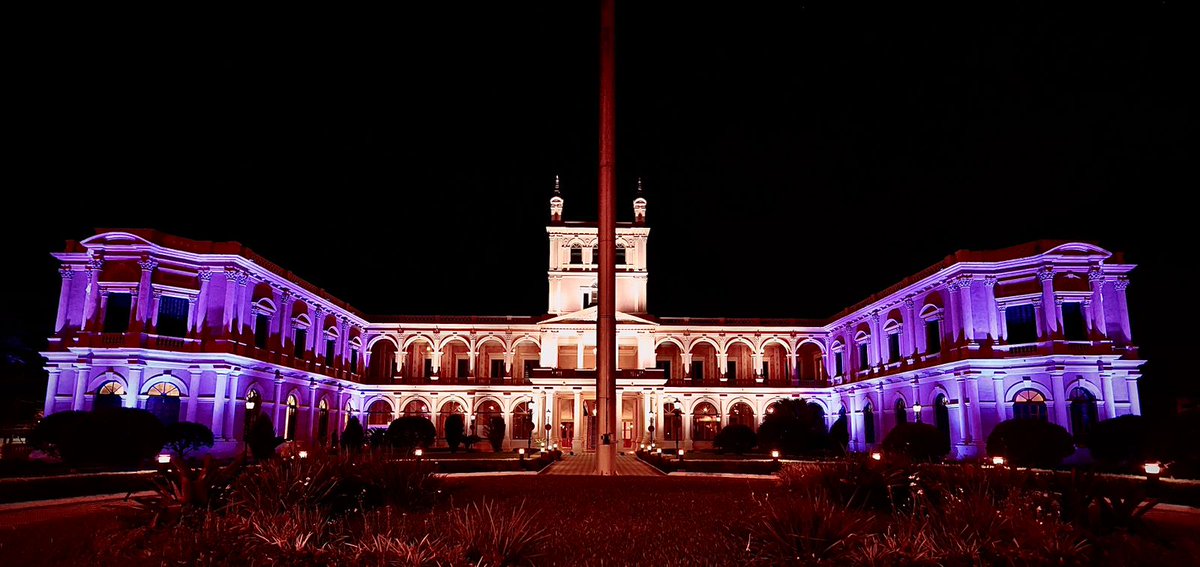 rnpy920am's tweet photo. El Palacio de Gobierno 🇵🇾 de @PresidenciaPy se iluminó con los colores de la bandera de #Israel en señal de solidaridad del Paraguay con el pueblo y gobierno de 🇮🇱 https://t.co/VqpZPZaKIR