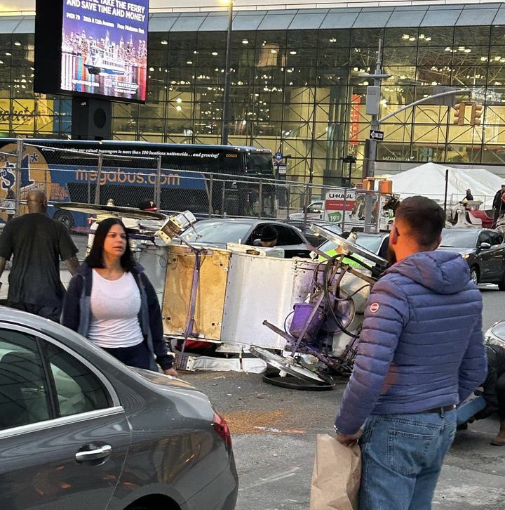 nyclass's tweet photo. 🛑BREAKING: Another violent horse carriage crash on 38th St &amp; 11th Ave. The distressed horse galloped out of control before smashing into parked cars &amp; collapsing. 

Terrified witnesses said the horse was badly injured. We must end this! @Lynn4NYC @NYCSpeakerAdams @GaleBrewerNYC https://t.co/0CsZ0THnEg