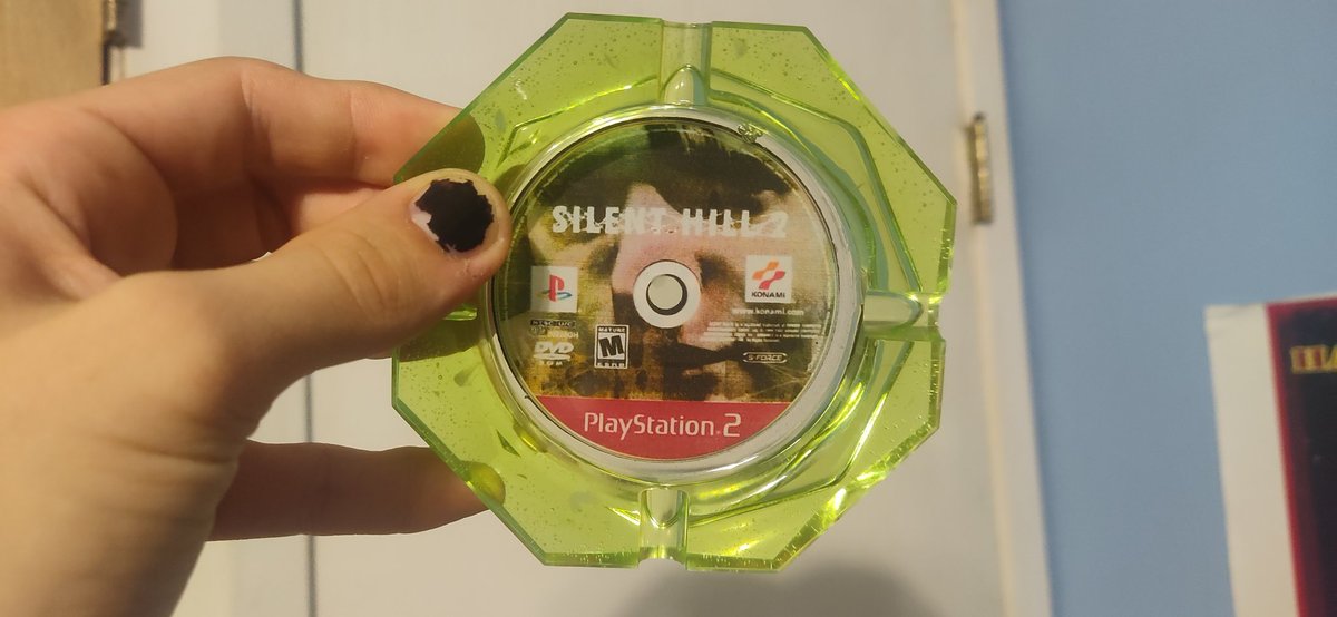 ArtChettt's tweet photo. Silent hill 2 greatest hits u/c CD ashtray made by me

#resin #resinartwork #resinart #ashtray #ashtrayart #fanart #art #artwork #silenthill2 #silenthillfanart #silenthill #jamessunderland #horror #horrorgame #konami #playstation #playstation2 #playstation2games https://t.co/N7e0XwEv8K