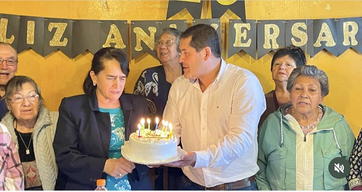 mmeza's tweet photo. 𝗙𝗲𝗹𝗶𝘇 𝗔𝗻𝗶𝘃𝗲𝗿𝘀𝗮𝗿𝗶𝗼 🎉
Hoy terminamos el día celebrando con alegría el aniversario número #25 del grupo de adulto mayor #VolverALos17 👵🏻👴🏼 Gracias pos su cariño, por sus consejos y por sus ganas de hacer de #Linares un mejor lugar para vivir. https://t.co/2egfW0FlBt
