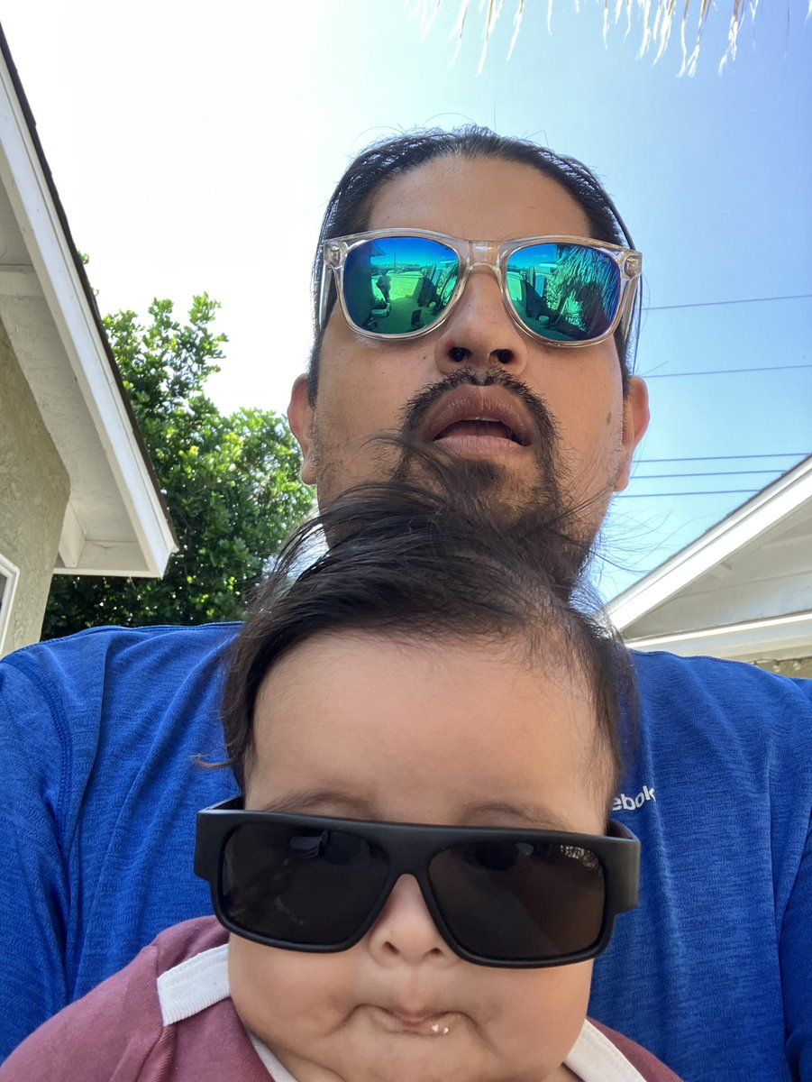 JDEE2023's tweet photo. Out here waiting for October 13!!! #cryptoduketzparty #fridayparty #nftparty #solana #ducks #nftfommunity https://t.co/QcL2waqEd1