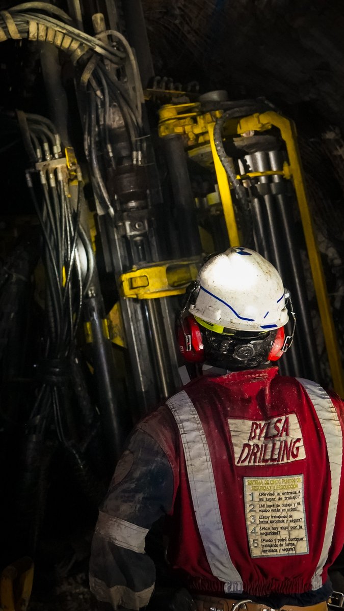 bylsadrilling's tweet photo. Descubre el núcleo de nuestra excelencia: Seguridad en la operación. En Bylsa Drilling, nuestro compromiso con la seguridad, el uso de EPP y un proceso de operación meticuloso se combinan para brindarte resultados de primera calidad. https://t.co/4VYTI9lGrB