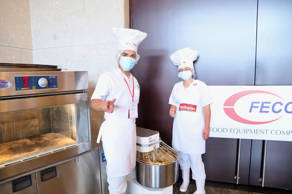 SoniaAcunaL's tweet photo. Gracias @AdepanNacional y @camaracomerbog por invitación a #BogotáHueleAPan 🍞 nuestros aprendices realizaron más de 5000 🥖🥐 con el fin de deleitar el paladar capitalino, exhibieron sus habilidades y destrezas, de mano del gran equipo de Industrias Alimentarias 💪🏻 #SomosSENA 💚 https://t.co/RWFuzbq7jN