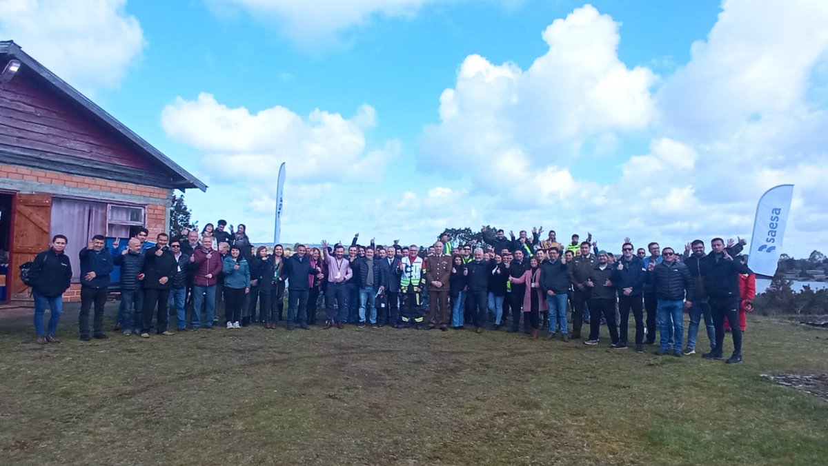 Agradezco a nombre del Cuerpo de Bomberos de Puerto Montt a la empresa <a href="/saesa/">Saesa</a> por el galvano entregado en el marco de "la semana de la seguridad" por la estrecha colaboración a respuesta a emergencias entre ambas instituciones.