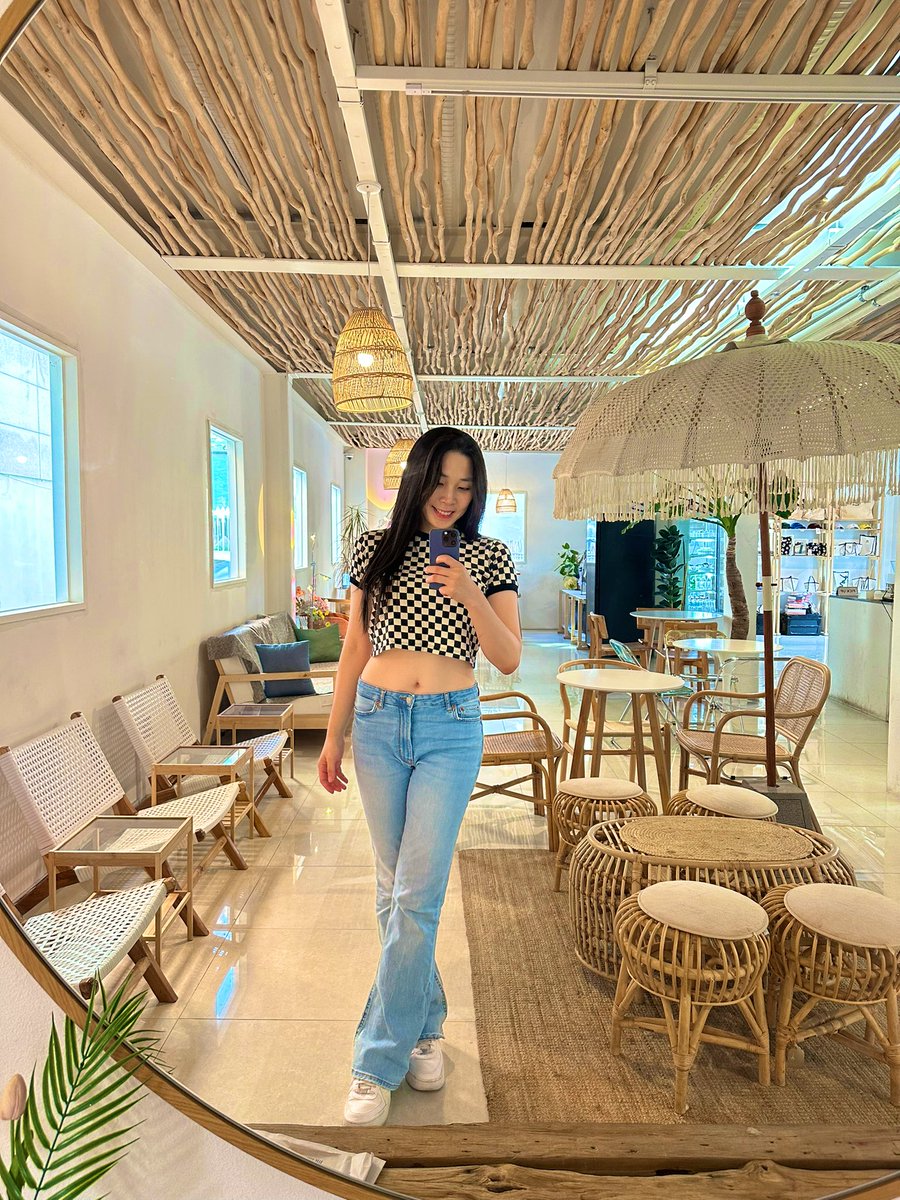 ekang426's tweet photo. What a beautiful autumn morning in Seoul! 🇰🇷Trying to fill up my vitamin D deficiency by a long walk to my favorite espresso bar in my neighborhood☕�� I am thoroughly enjoying having no makeup - so refreshing! let’s start strong✨
#goodvibesonly #fallinseoul https://t.co/aQJ4U2soPK