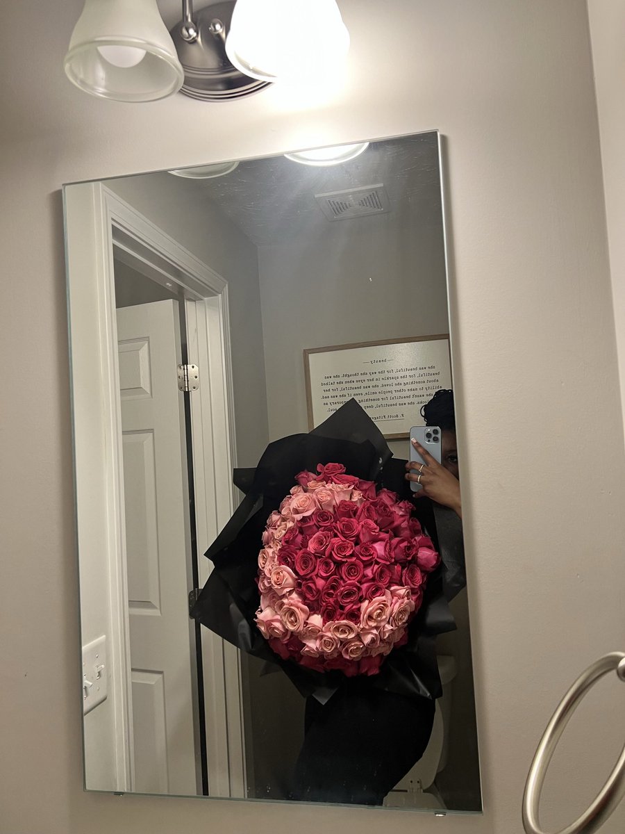 virgobarb's tweet photo. I’m Queen J from Nashville. This is my art 🥀💐 https://t.co/RMQGwauK4h