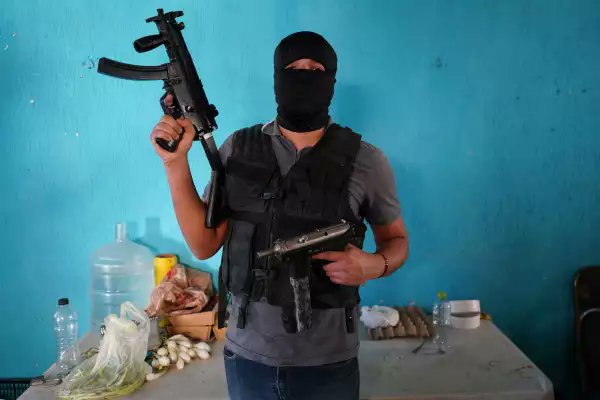 oscarbalmen's tweet photo. En específico, cuenta el coronel, los detenidos palestinos dijeron que había un trato.

Hamás enseñaba a los mexicanos cómo hacer pasadizos subterráneos para pasar droga desde Tijuana, México hasta San Diego, Estados Unidos, y los mexicanos pagaban a Hamás por sus conocimientos. https://t.co/AnURk5x35f