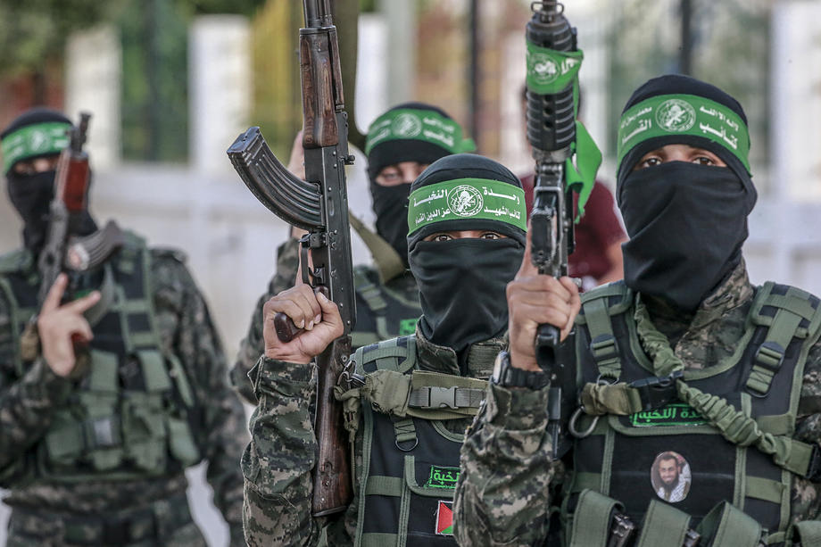 oscarbalmen's tweet photo. En específico, cuenta el coronel, los detenidos palestinos dijeron que había un trato.

Hamás enseñaba a los mexicanos cómo hacer pasadizos subterráneos para pasar droga desde Tijuana, México hasta San Diego, Estados Unidos, y los mexicanos pagaban a Hamás por sus conocimientos. https://t.co/AnURk5x35f