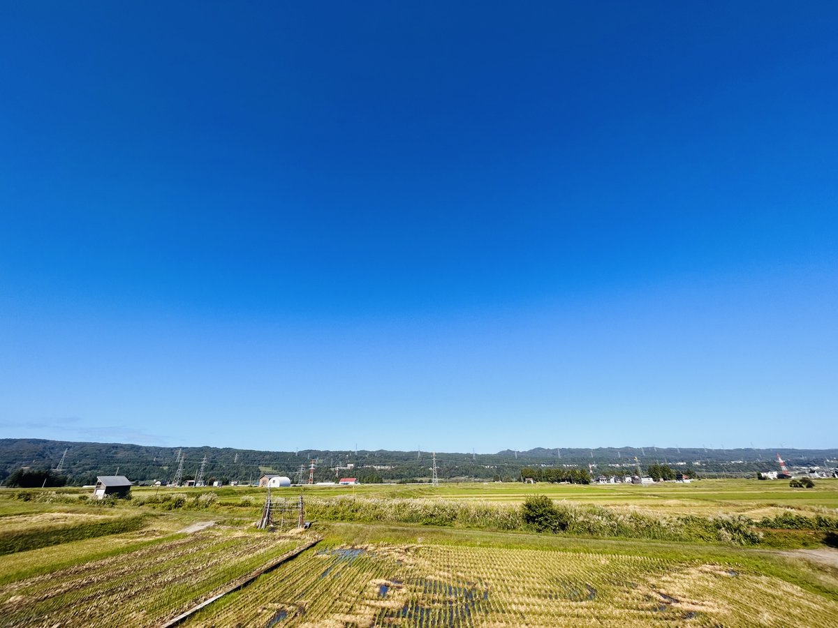 おはようございます！
今日の十日町市は晴れ☀

今朝は雲がない青空が広がっていて
とっても気持ちがいいです！
でも寒い🫥
今年は「暑い」⇔「寒い」が早い…
適応能力が試されている気がする😇
皆様体調にお気を付けください！

今日も１日頑張りましょう。

#企業公式が毎朝地元の天気を言い合う