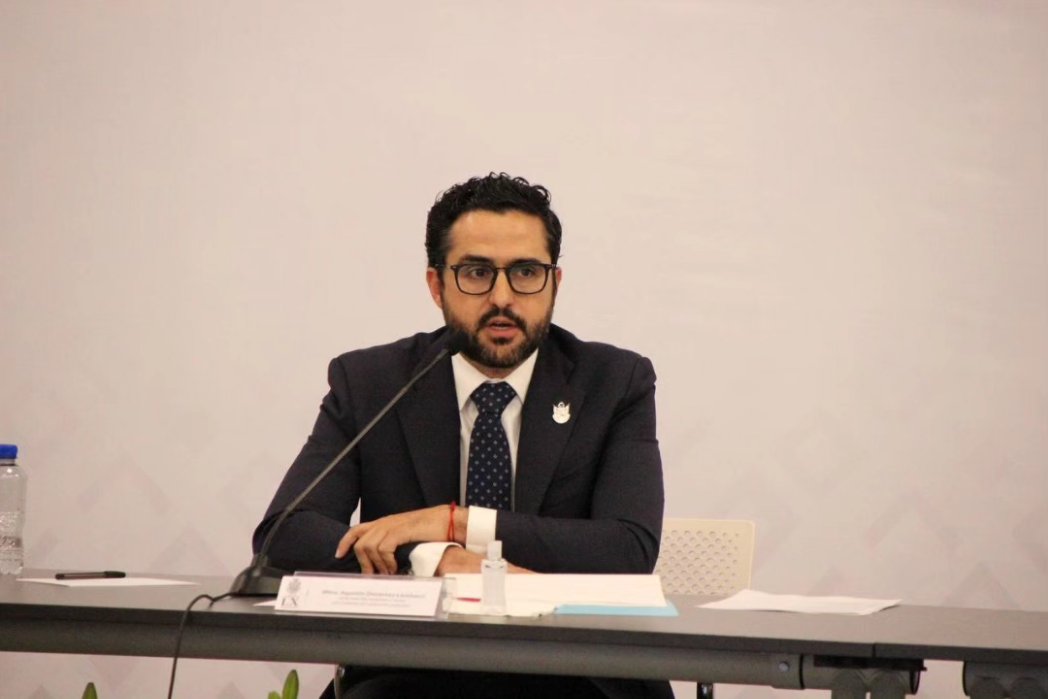 SEDESOQueretaro's tweet photo. Estamos en la presentación de la Glosa del #2doInformeQro ante la LX Legislatura del Estado. 

Aquí #CONTIGO informamos de los resultados que juntos conseguimos a favor de las familias queretanas. https://t.co/CnP3rrLXCI
