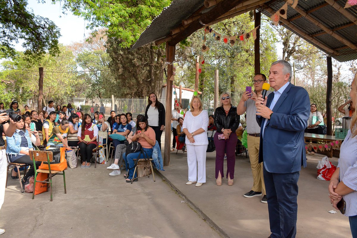 EducacionJujuy's tweet photo. #PROMACE
“Uno de los componentes más importantes del PROMACE es la Formación Docente”, expresó el gobernador de la provincia, Gerardo Morales, en un encuentro de las Rutas de Formación que se están llevando a cabo en diversas localidades de la provincia.
https://t.co/0mj4QDnZpG https://t.co/6dhfm33pkB