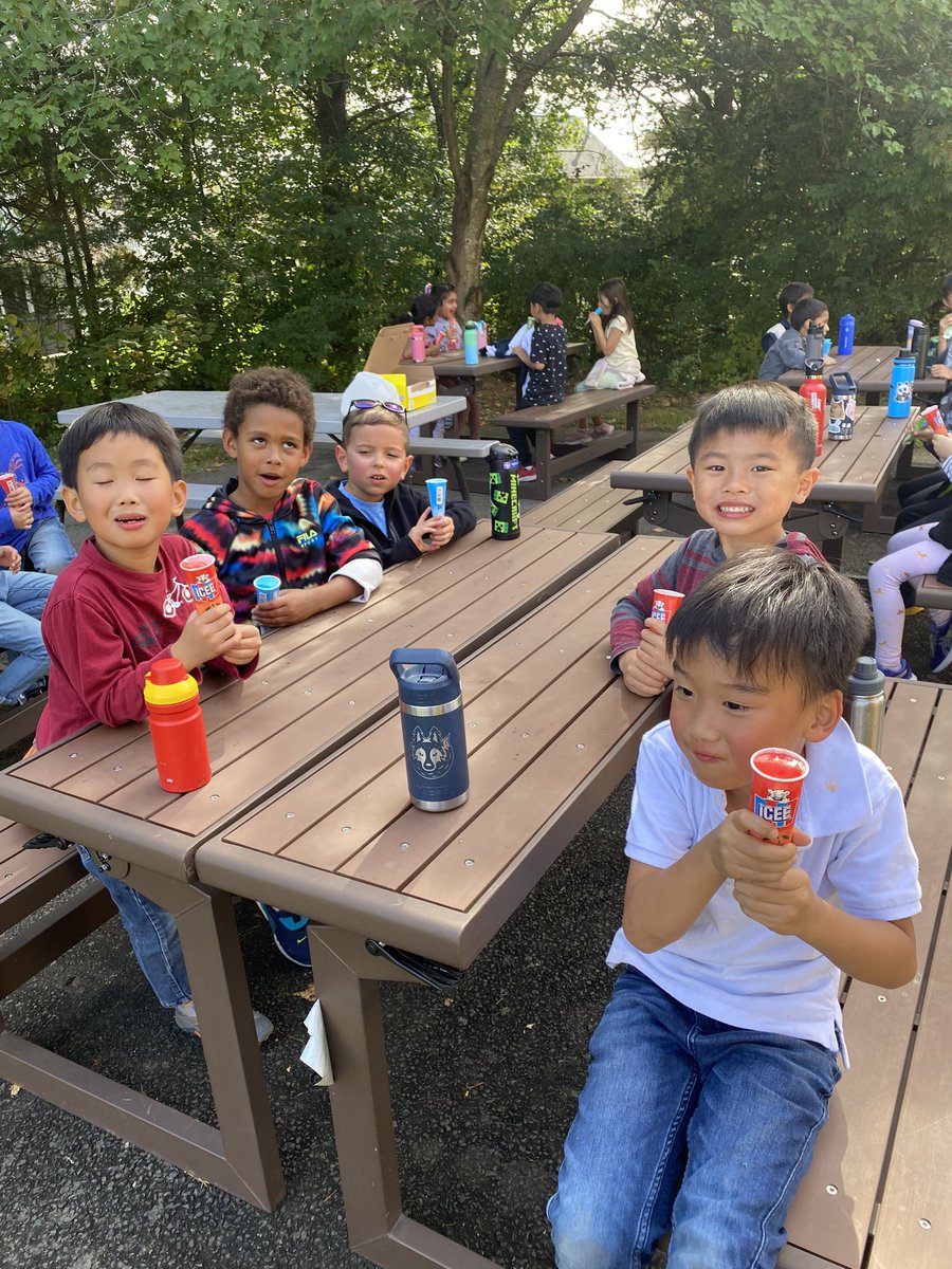 Mrs. Thompson tweet media