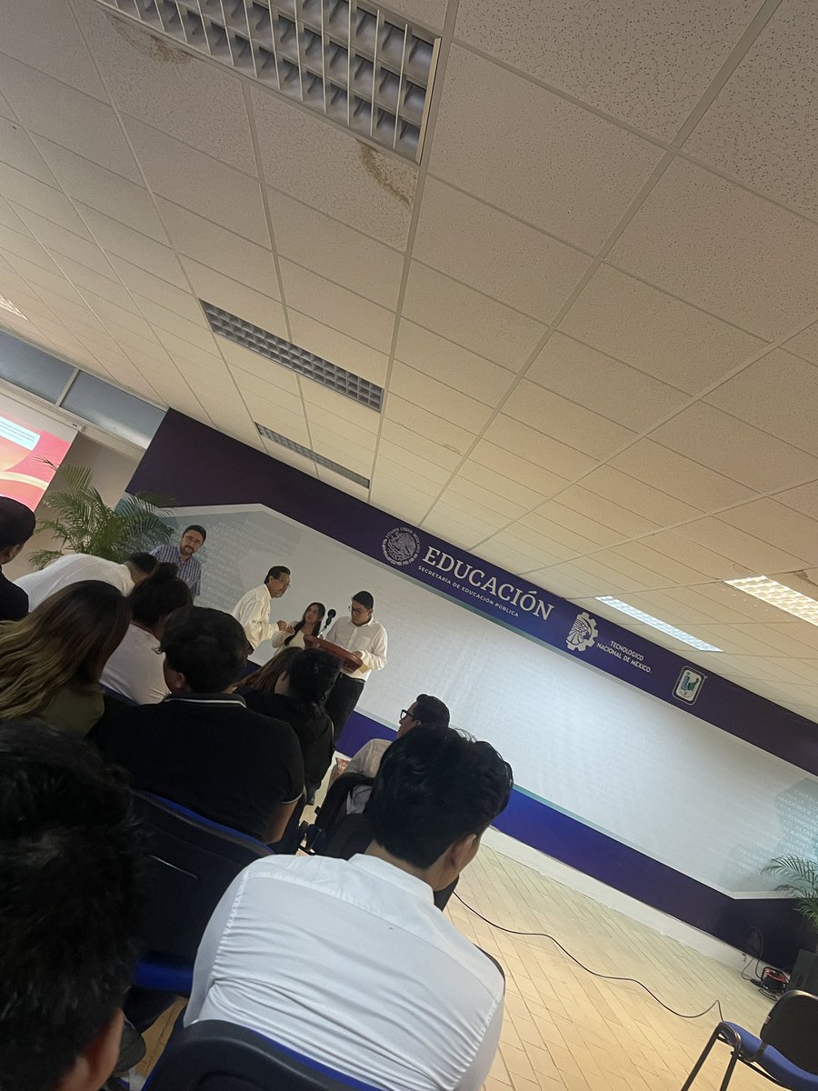 Gerardo_leon02's tweet photo. @omaralpuche @TecNM_MX @Ramon_Jimenez_L @TecNM_Cancun @GobQuintanaRoo @MaraLezama @SedeturQROO Agradecido con esta plática de la Lic. Xóchitl Sansores, gracias por hablar sobre los distintivos más importantes en el área turística para las empresas de este sector, sin duda el conocimiento y correcta capacitación de estos temas para los universitarios es primordial https://t.co/IeEuSx6rMe