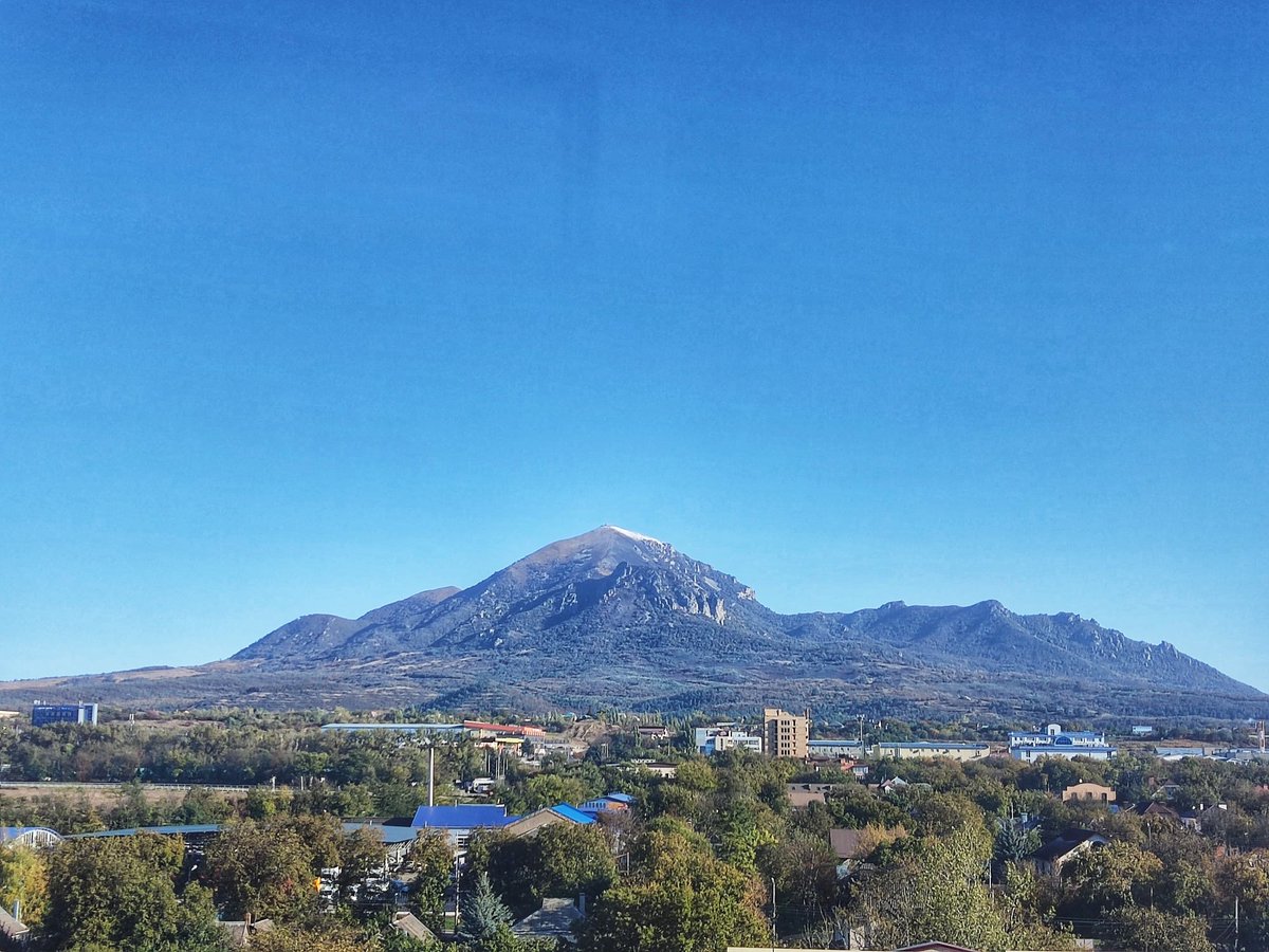 Gm, Fam! 🤗❤
First snow on the top of mountain!