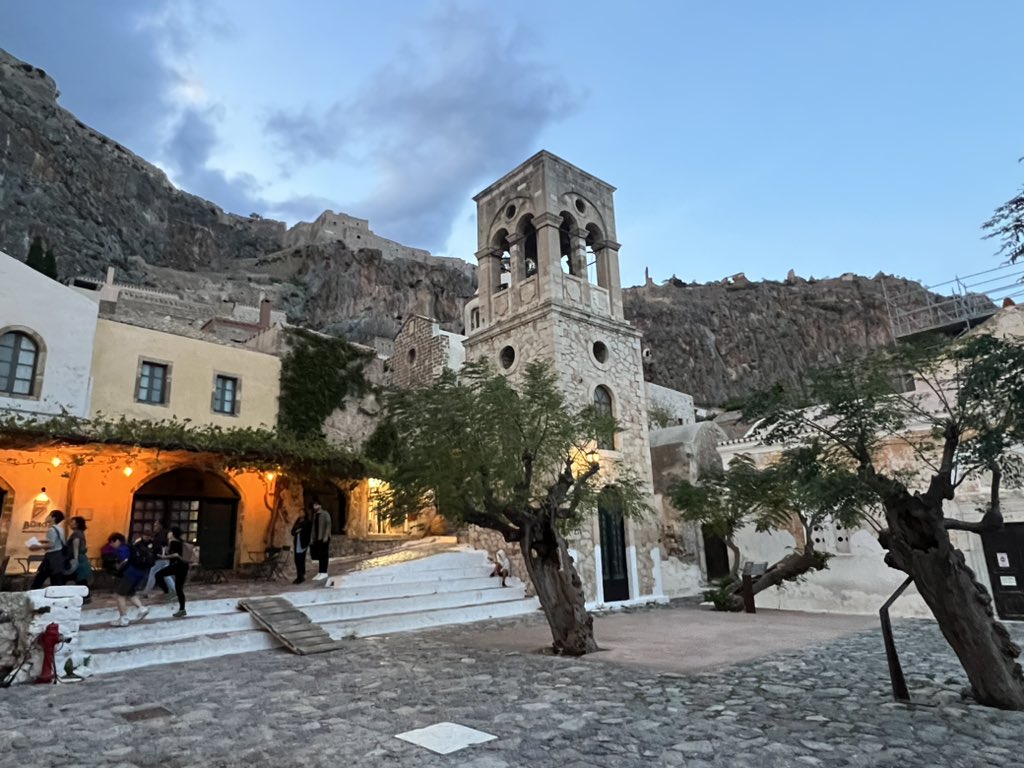 Monemvassia at dusk and dawn. What a magical place. 🇬🇷 #mastersofwine #mwpeloponnesetrip