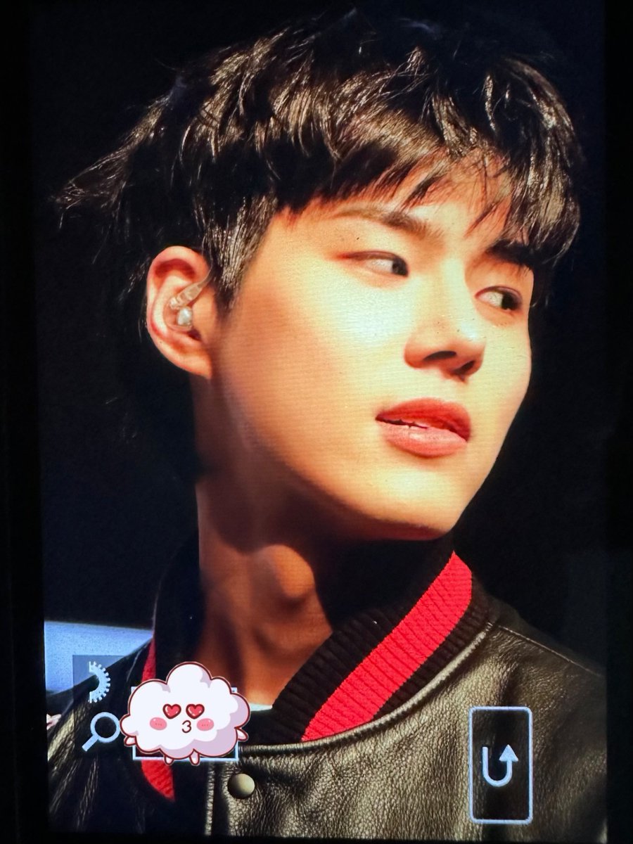 gureumi419's tweet photo. 231011 #82MAJOR 데뷔 쇼케이스
#에이티투메이저 #황성빈 #성빈 #HwangSeongbin #Seonbin https://t.co/FUXZbSIBqO