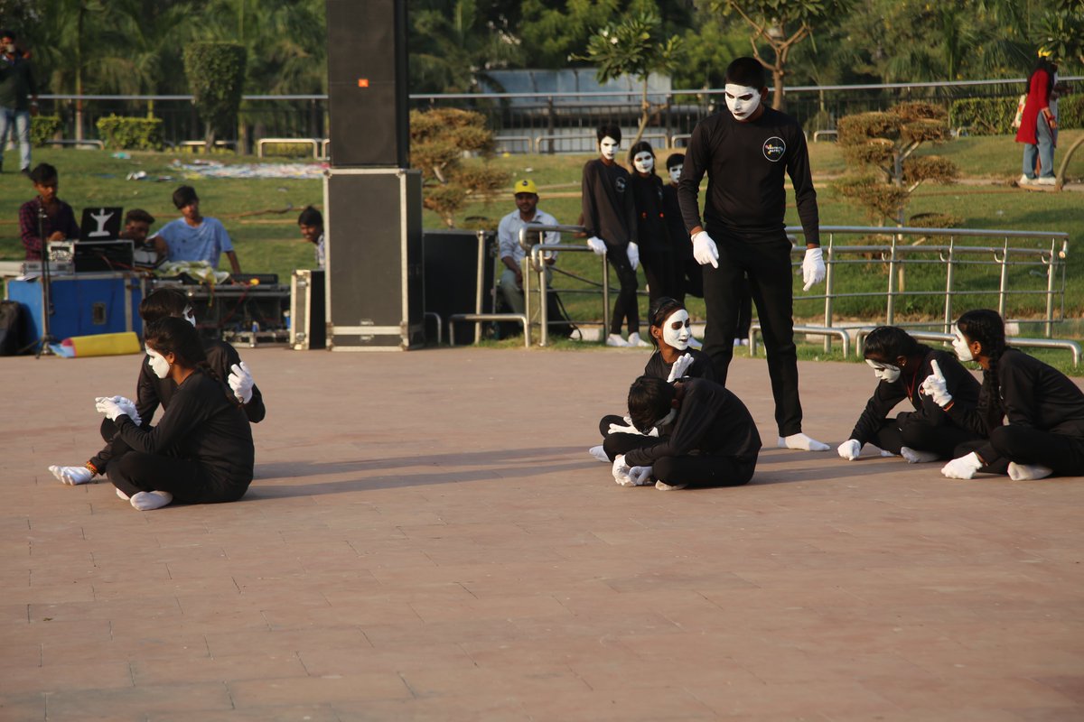 butterfliesngo's tweet photo. Some eye-catching performances about issues related to #emotionalwellbeing by children from the member organizations of #DelhiChildRightsClub using various art forms like #Dance #MimeShow #Skits on #WorldMentalHealthDay in #NewDelhi
#ChildRights #MentalHealth #EmotionsMatter https://t.co/jEBmo0O3SK