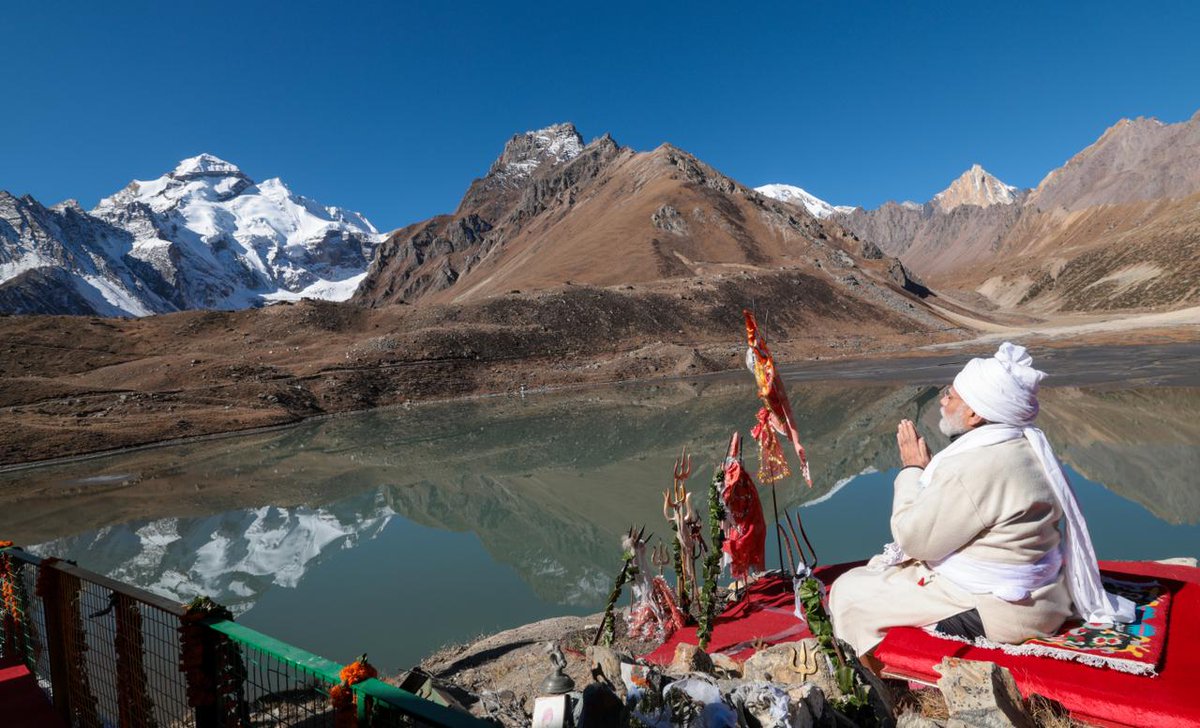 PMOIndia's tweet photo. Glimpses from Parvati Kund, where PM @narendramodi prayed and took part in the Pooja. https://t.co/gff2kHOeQw