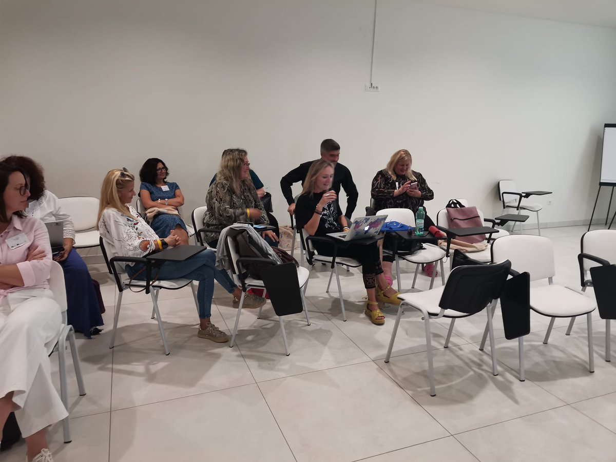 Drugi dan zajedničkog osposobljavanja #eTwinning i #Erasmus+ ambasadori zajednički su kreirali korisne materijale za korisnike kako bi im pomogli te ih podržali uzimajući u obzir programske prioritete i izazove s kojima se susreću u provedbi svojih  projekata