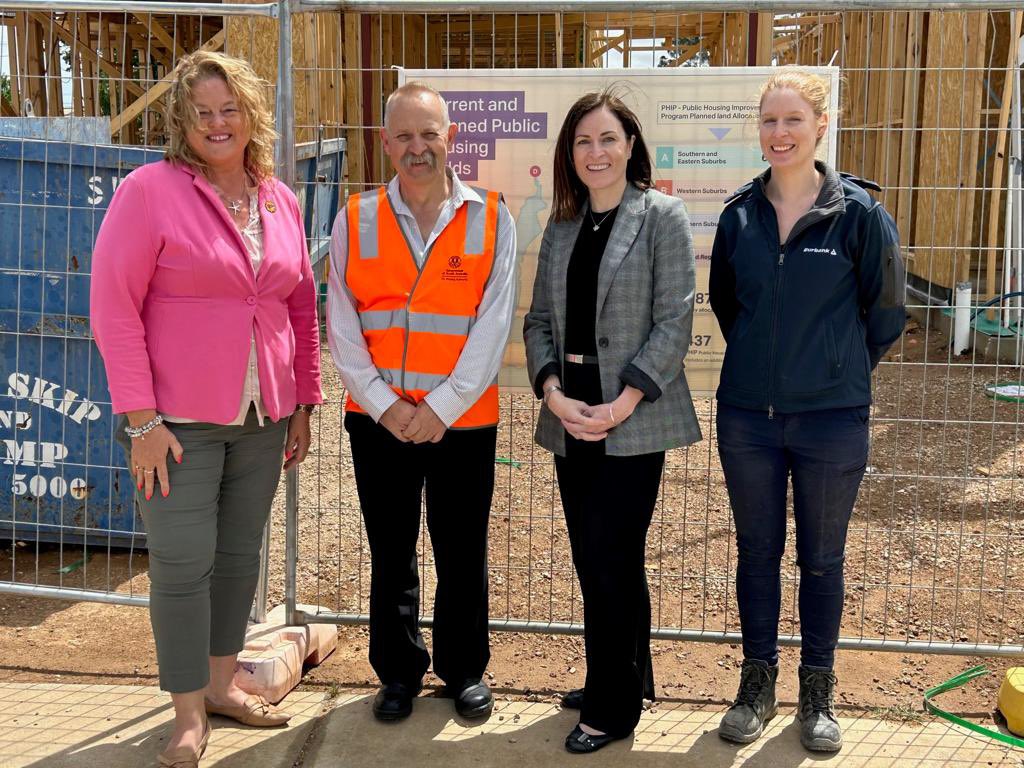 Visited part of a significant Malinauskas Government rejuvenation underway in Blair Athol. 

We’ve upped the numbers of both public and affordable homes being built because South Aussies need homes.

#Housing #PublicHousing