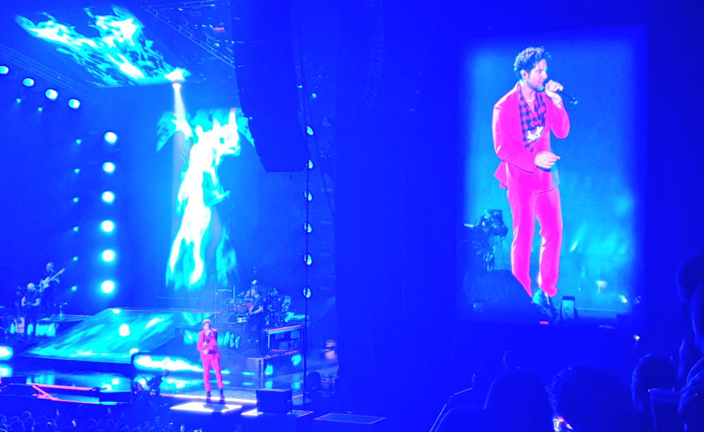 ManuZGZ1's tweet photo. El repaso a tu carrera en #MeSientoVivoTour es tal, que por un momento volvió el @davidbisbal del pasado.🤣
Bravo David! Gracias por venir a las Fiestas del Pilar de Zaragoza! 

🟥E⬛️S🟥P⬛️E🟥C⬛️T🟥A⬛️C🟥U⬛️L🟥A⬛️R https://t.co/MyrXajiOvt