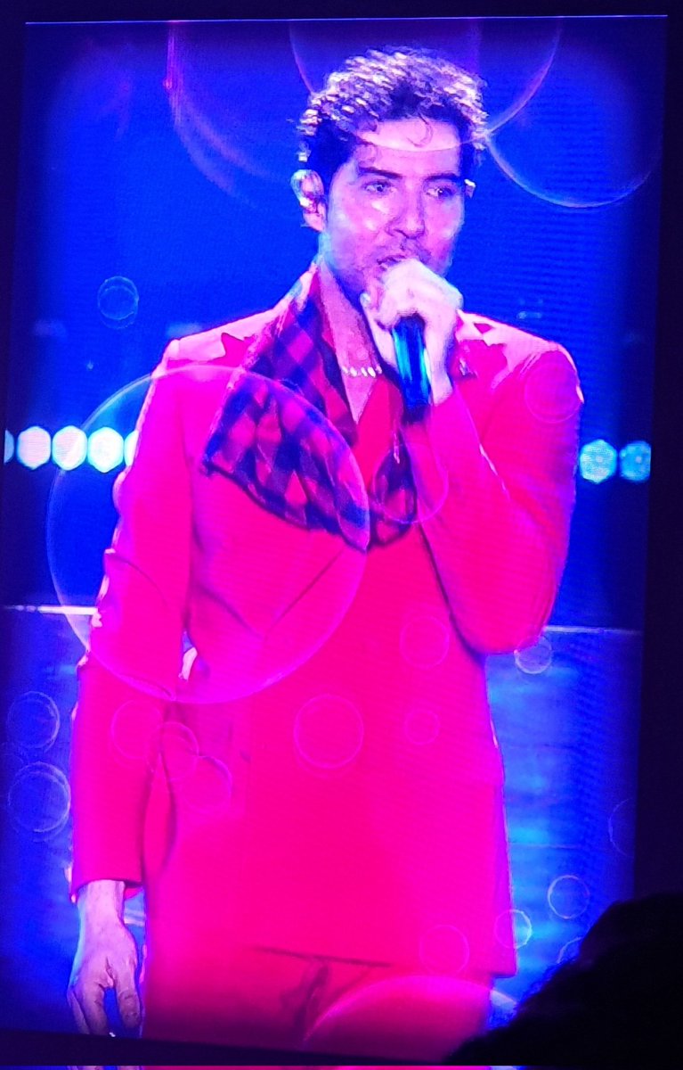 El repaso a tu carrera en #MeSientoVivoTour es tal, que por un momento volvió el <a href="/davidbisbal/">davidbisbal</a> del pasado.🤣
Bravo David! Gracias por venir a las Fiestas del Pilar de Zaragoza! 

🟥E⬛️S🟥P⬛️E🟥C⬛️T🟥A⬛️C🟥U⬛️L🟥A⬛️R