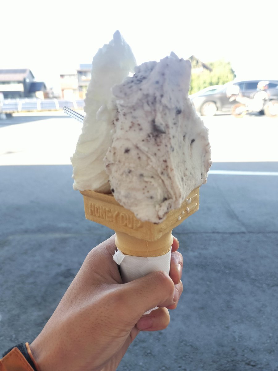 Ryohei_96009709's tweet photo. 小布施町の #TWELL っていうジェラートのお店に来た
職場の人のおすすめ*・ω・)
"寒い日に凍えながら冷たいものを食う"🥶
人気のアーモンドキャラメルが品切れだったのでまた来よ
#長野県
#小布施町
#スイーツ店巡り https://t.co/rYyM4MUkeo