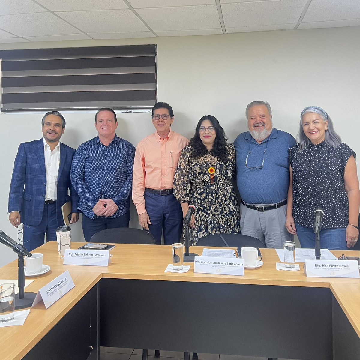VeronicaBatiz's tweet photo. Allá en mi partido, los Morenos nos reunimos, me subí a tribuna para hablar sobre la salud mental, recibimos en la Comisión que presido al subsecretario de Planeación, y me fui a la radio.. como dice un amigo  "hay que divertirse y vivir haciendo lo que nos gusta".. Abrazos 🤗 https://t.co/qutrnlDFTf