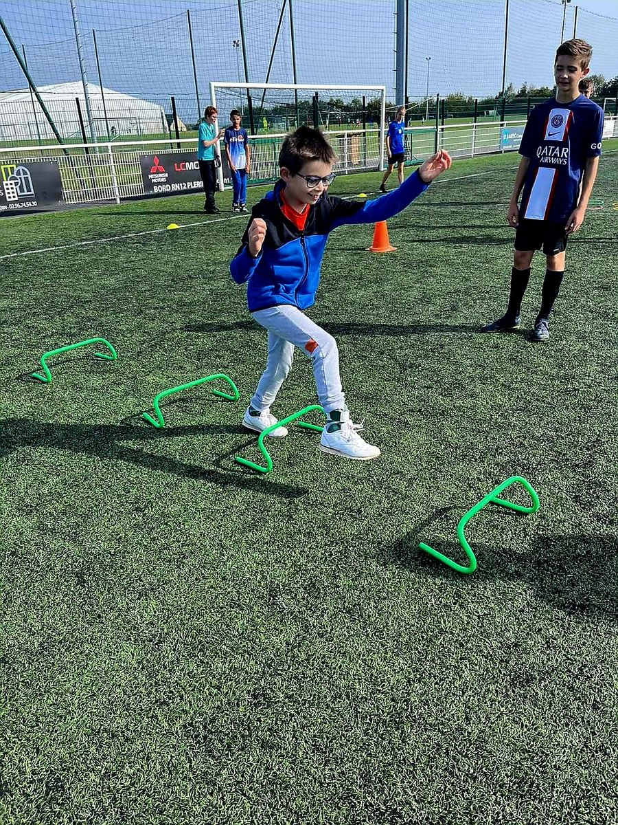 Plérin FC Féminines (@plerinfeminines) on Twitter photo 𝗛𝗔𝗡𝗗𝗜𝗖𝗔𝗣 | Accueil de 6 enfants de l’Institut d’Éducation Motrice et 4 du service Soins Médicaux et Réadaptation de l’asso ALTYGO, encadrés par M. Auffray, A. Lacroix, enseignantes en Activité Physique Adaptée, de U14G & U15F et C. Perrault, joueuse pro à l'EA GUINGAMP 🔝 𝗛𝗔𝗡𝗗𝗜𝗖𝗔𝗣 | Accueil de 6 enfants de l’Institut d’Éducation Motrice et 4 du service Soins Médicaux et Réadaptation de l’asso ALTYGO, encadrés par M. Auffray, A. Lacroix, enseignantes en Activité Physique Adaptée, de U14G & U15F et C. Perrault, joueuse pro à l'EA GUINGAMP 🔝