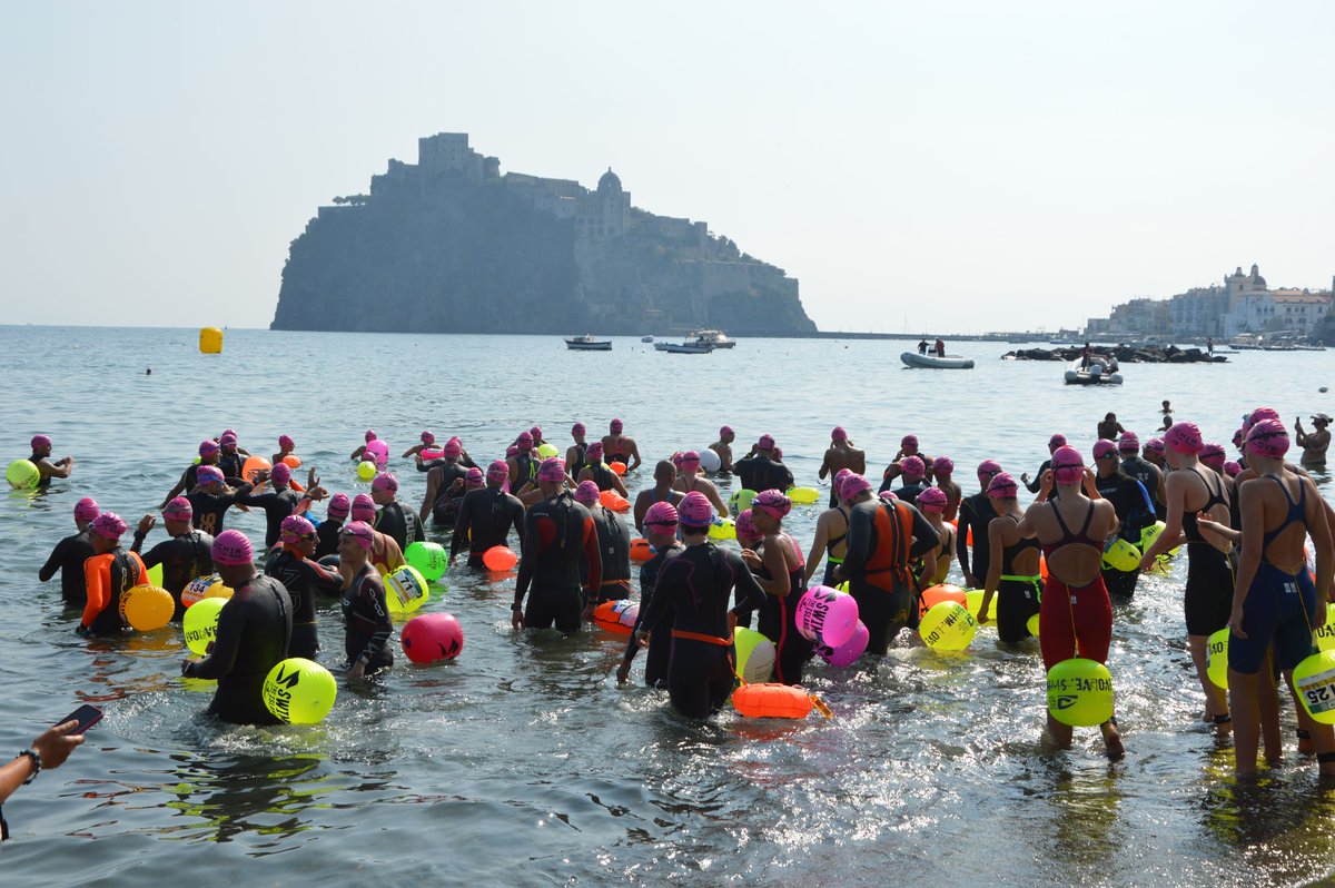 DiscoverIschia's tweet photo. Si sono svolte ad #Ischia le gare della tappa finale dell' #italianopenwatertour 
Nuotatori da 14 nazioni e 57 province, per un totale di 470 persone! https://t.co/CfsOVkQSDh