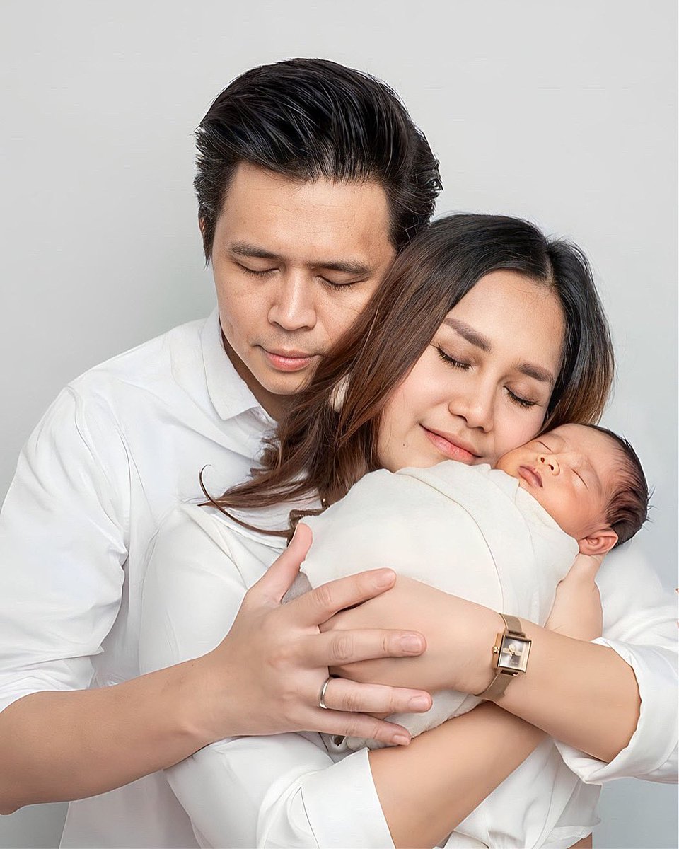 dheayodtry's tweet photo. First family picture 🫶🏻👨‍👩‍👦💗 https://t.co/kHgaL2yydf