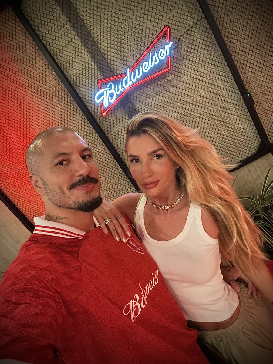 femedeirostt's tweet photo. Eu, minha gata e minha @Budweiser_Br !

#BudComTheWeeknd https://t.co/HACkwFCyvW