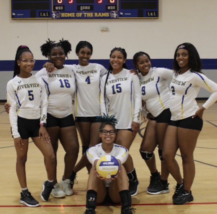 MycoachT's tweet image. Senior night W!!!! #ViewTime