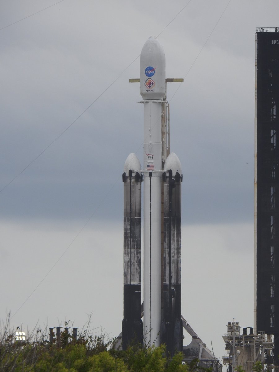 CaptainWenjun's tweet photo. This is my first time to see the #SpaceX #Falcon_Heavy with my own eyes.🚀 #MissionToPsyche @ExploreSpaceKSC @NASAKennedy https://t.co/I6lAjPXQAw