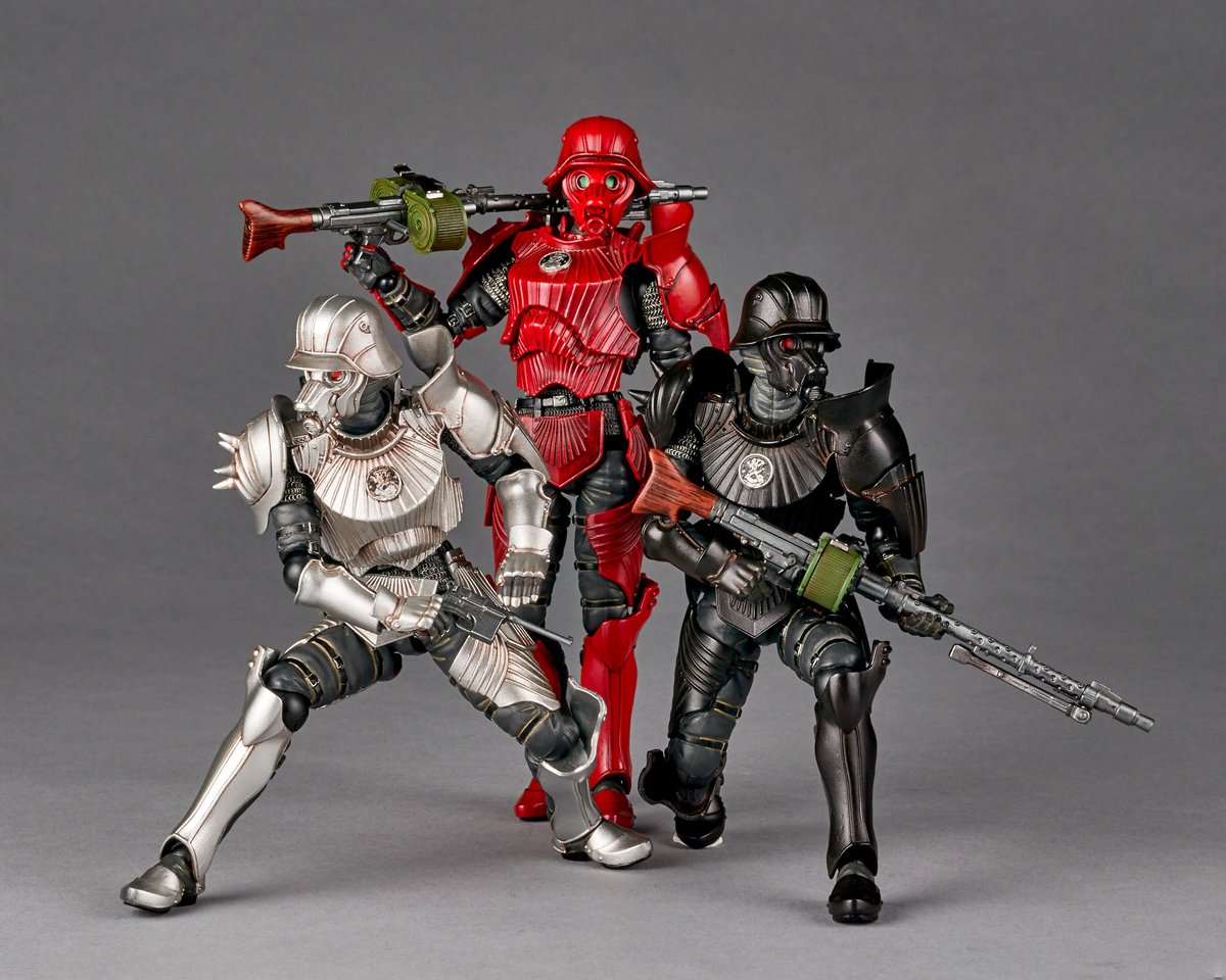 【商品情報📢】

「#ケルベロス鋼鉄の猟犬」より鋼の装甲猟兵 #タケヤ式置物 で立体化❗️

#プロテクトギア「34年式特殊増加装甲」が明日10/13より予約開始❗️❗️

海洋堂直営店限定の銀Ver.と紅Ver.も同時にご予約開始❗️️

製作総指揮：#竹谷隆之
原型制作：#髙木健一
価格：12,100円（税込）